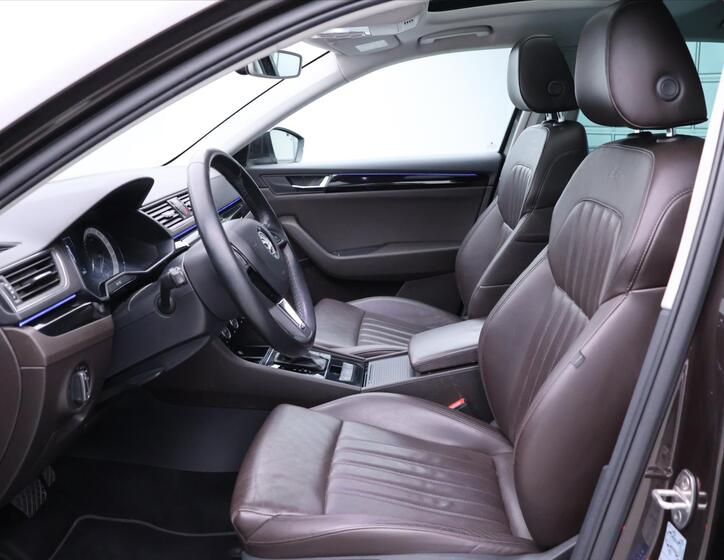 Škoda Superb 11