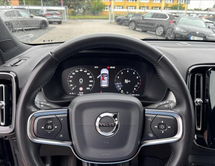 Volvo XC40 10