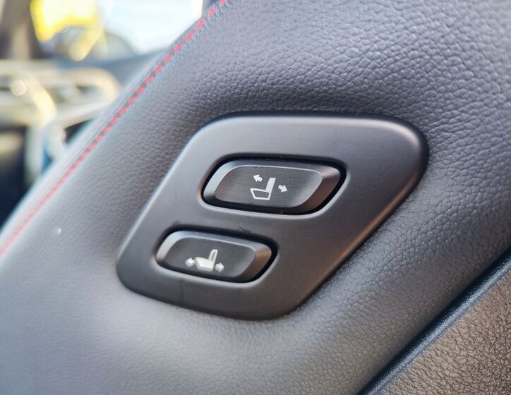 Hyundai Genesis 16