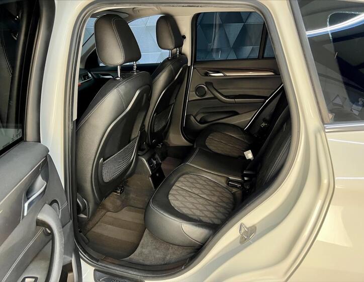 BMW X1 12