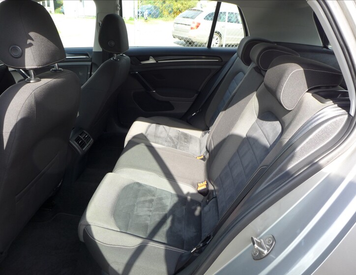 Volkswagen Golf 23