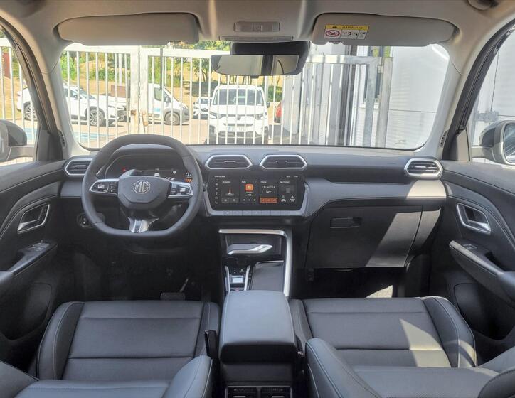 MG ZS 8