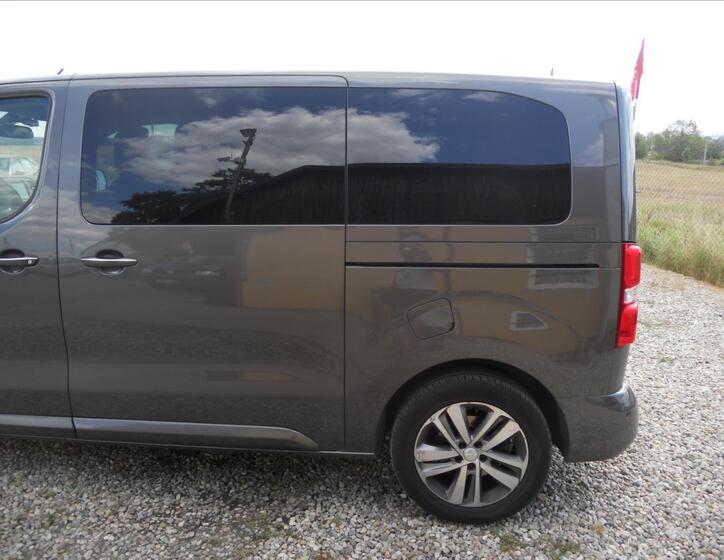 Peugeot Traveller 9