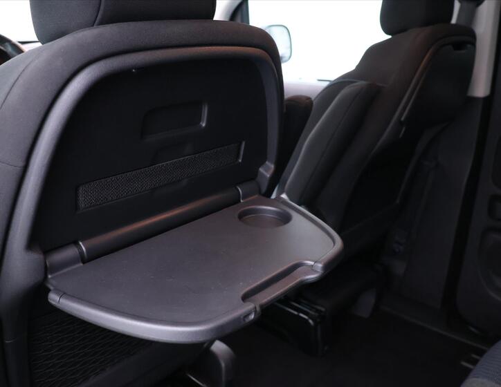 Peugeot Traveller 26