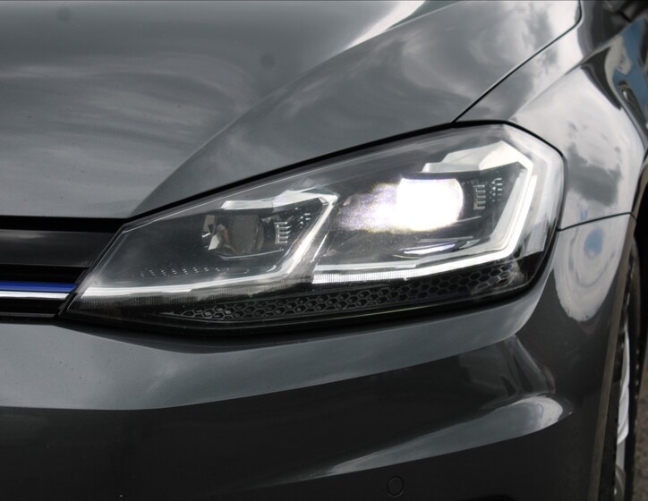 Volkswagen Golf 23