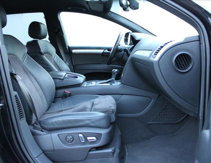 Audi Q7 30