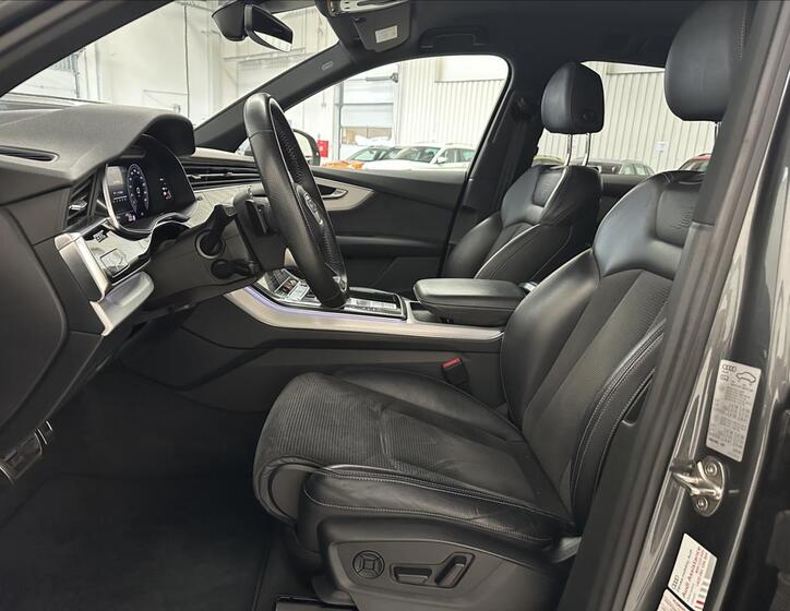 Audi Q7 23