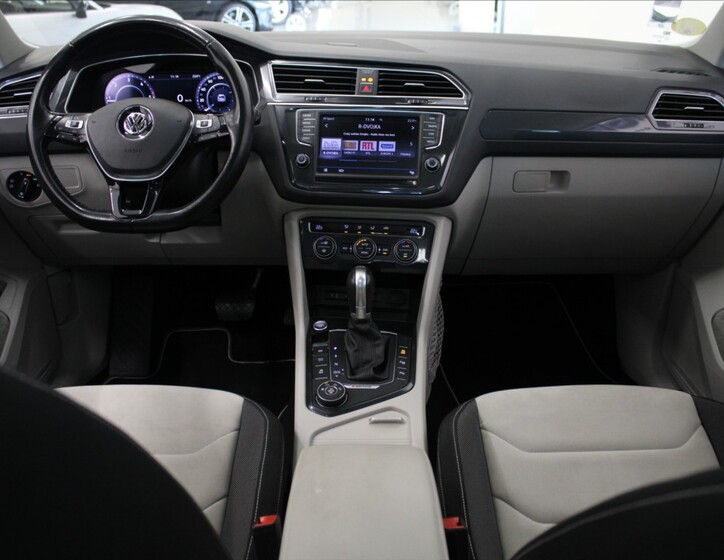 Volkswagen Tiguan 8
