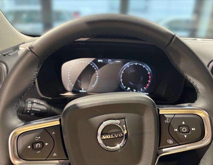 Volvo XC40 8