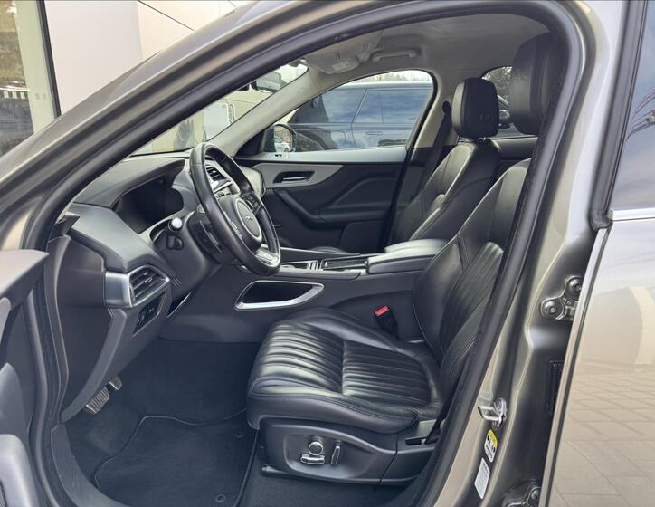 Jaguar F-Pace 7