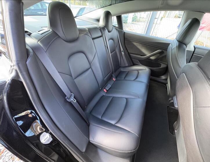 Tesla Model 3 33