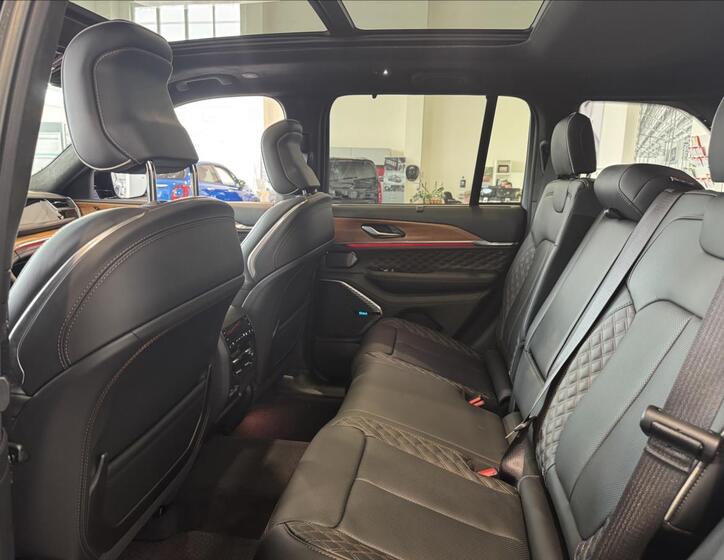 Jeep Grand Cherokee 10