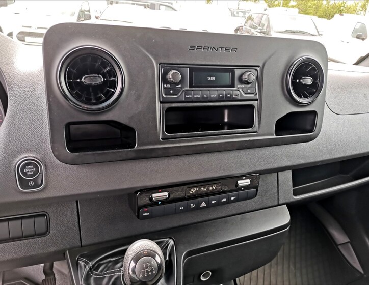 Mercedes-Benz Sprinter 9