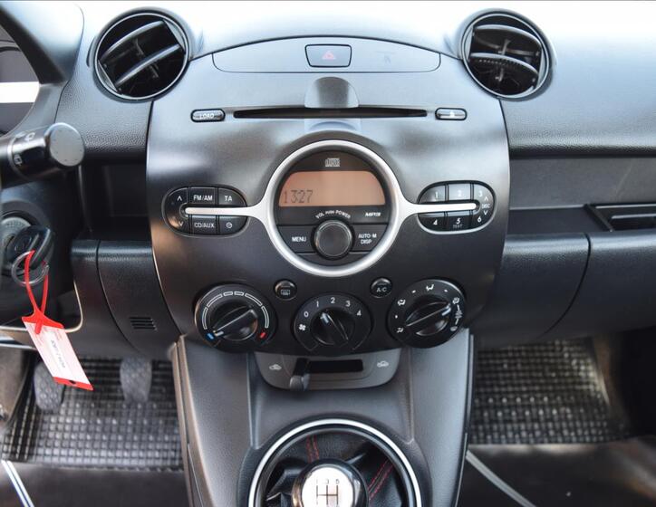 Mazda 2 36