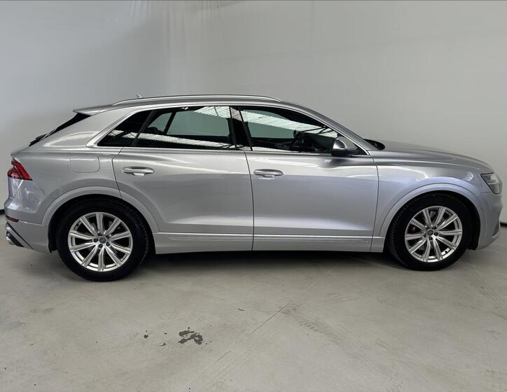 Audi SQ8 3