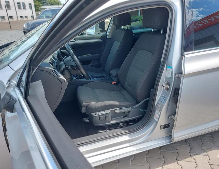Volkswagen Passat 9
