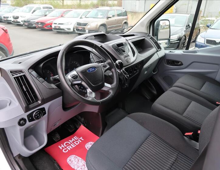 Ford Transit 9