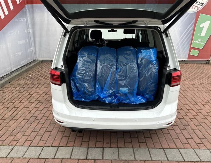 Volkswagen Touran 8