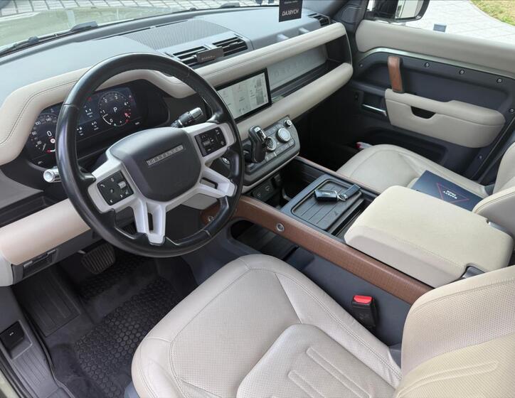 Land Rover Defender 7