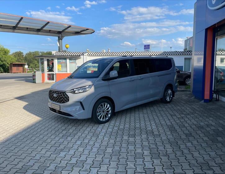 Ford Tourneo Custom 6