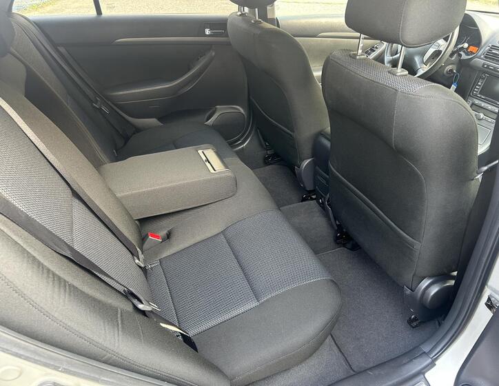 Toyota Avensis 48