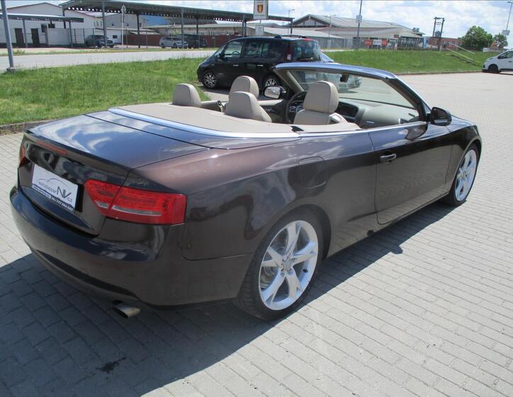 Audi A5 4