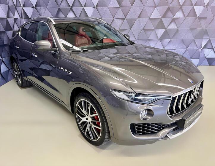 Maserati Levante 4