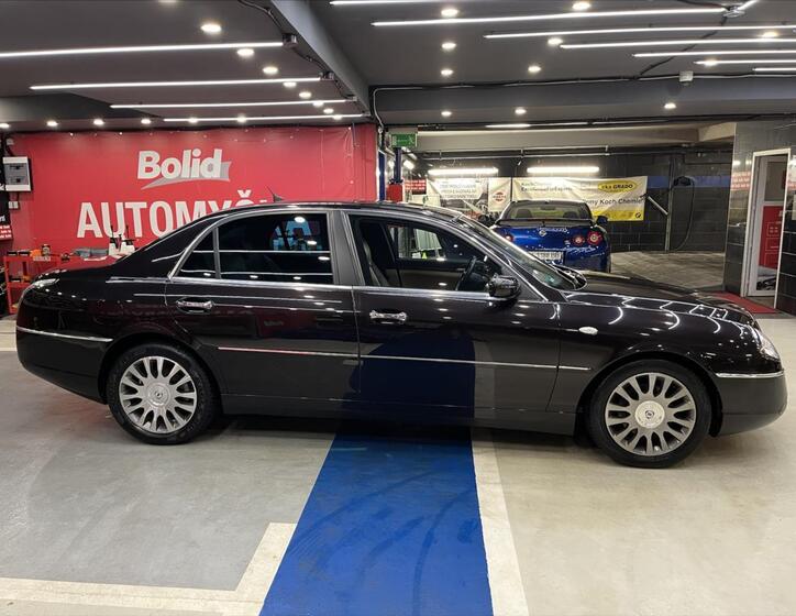Lancia Thesis 8
