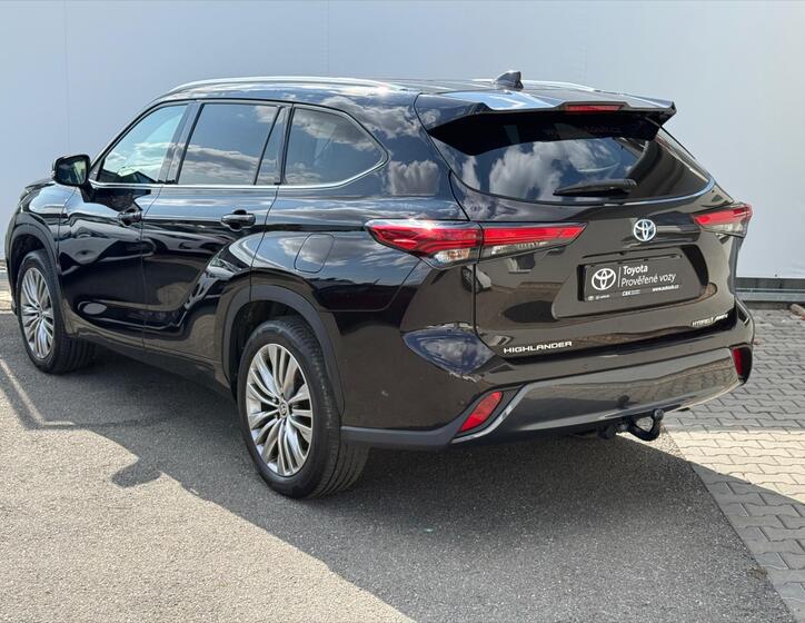 Toyota Highlander 4