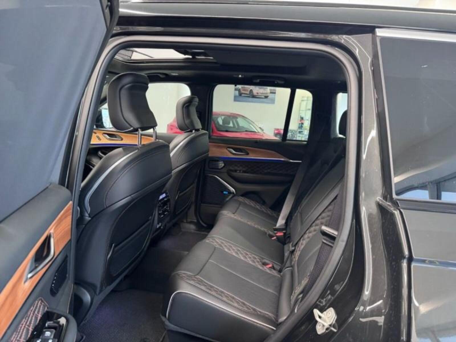 Jeep Grand Cherokee 8
