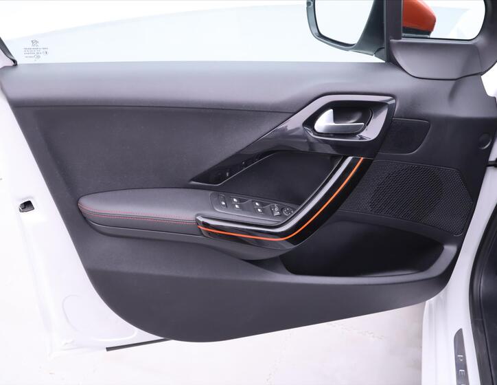 Peugeot 208 10