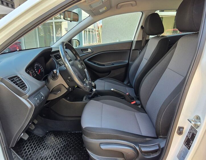 Hyundai i20 10