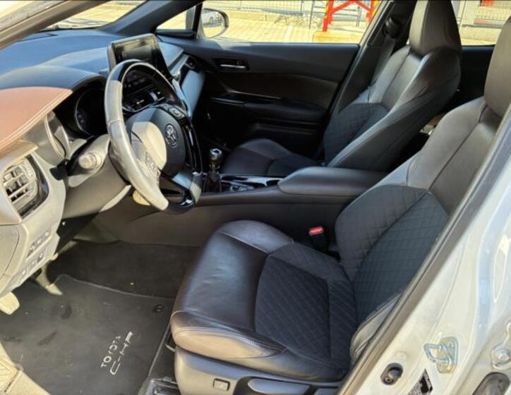 Toyota C-HR 11