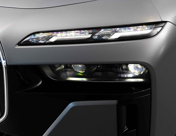 BMW i7 8
