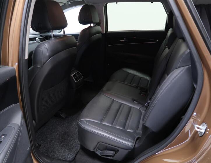 KIA Sorento 8
