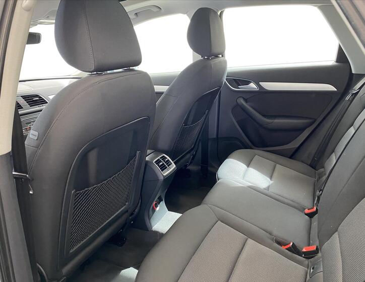 Audi Q3 6
