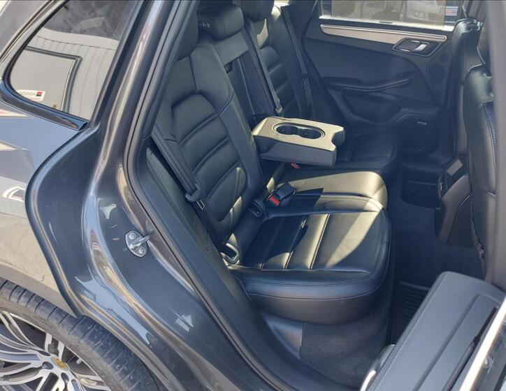 Porsche Macan 18