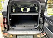 Land Rover Defender 9