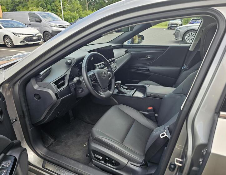 Lexus ES 300h 10