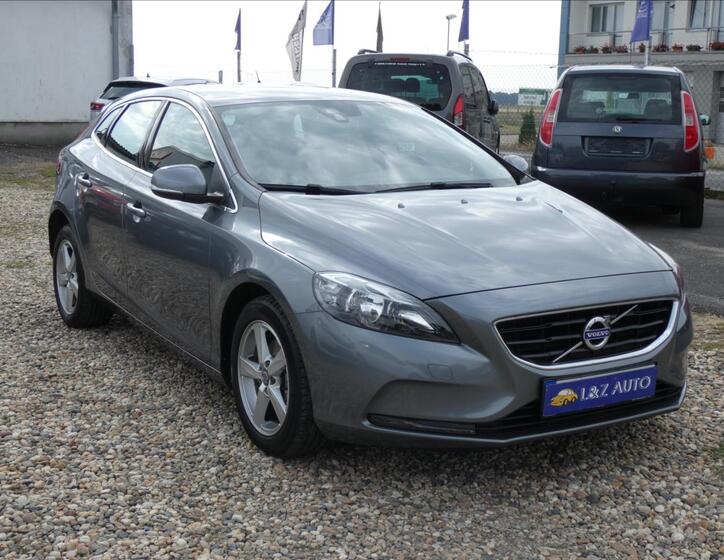 Volvo V40 3