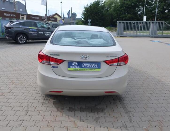 Hyundai Elantra 6