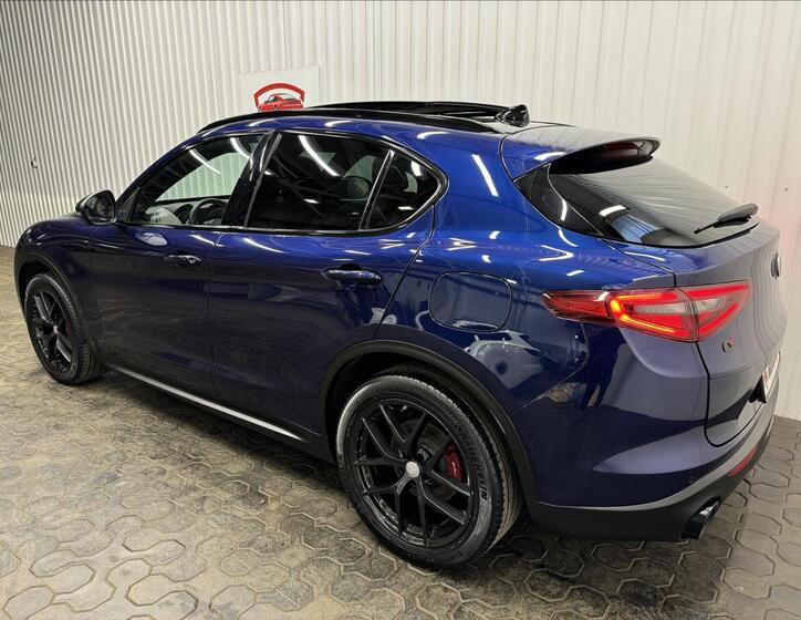 Alfa Romeo Stelvio 6