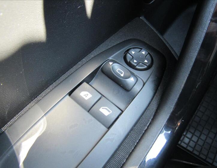 Peugeot 208 23