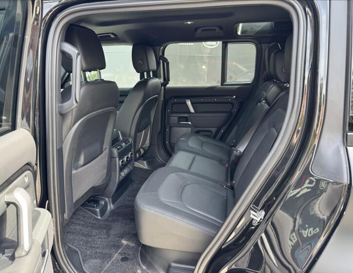 Land Rover Defender 12