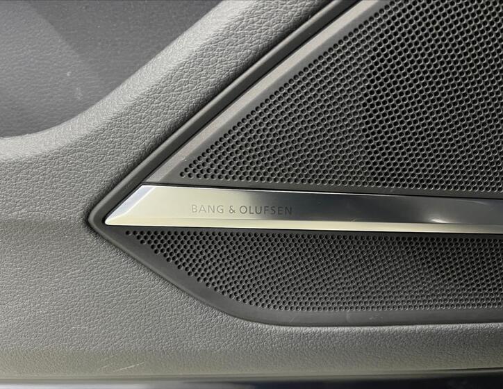 Audi A8 32