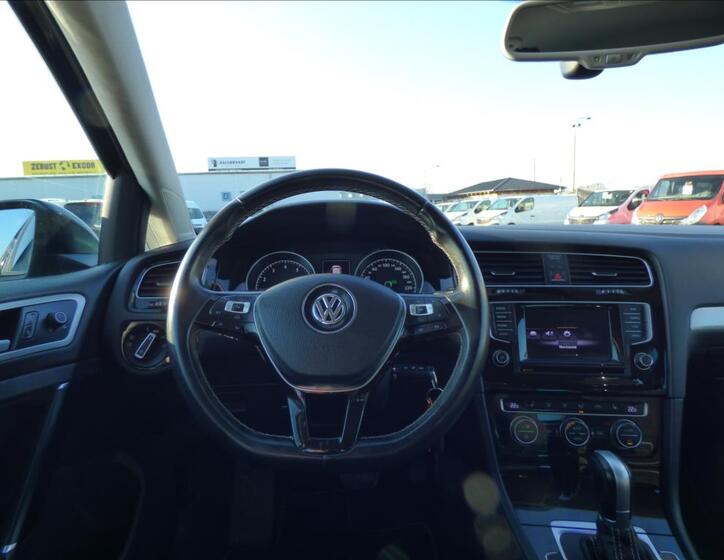 Volkswagen Golf 28