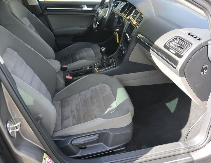 Volkswagen Golf 32