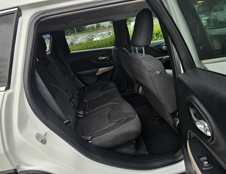 Jeep Cherokee 31