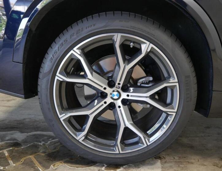 BMW X5 8