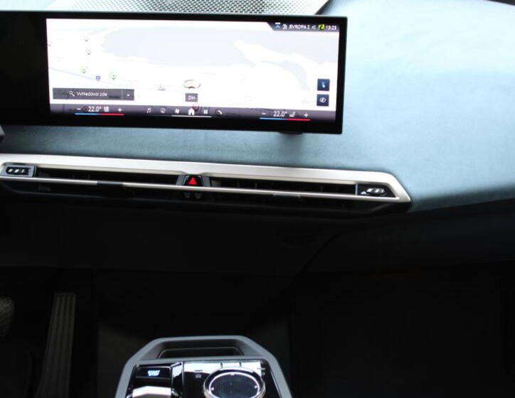 BMW iX 4